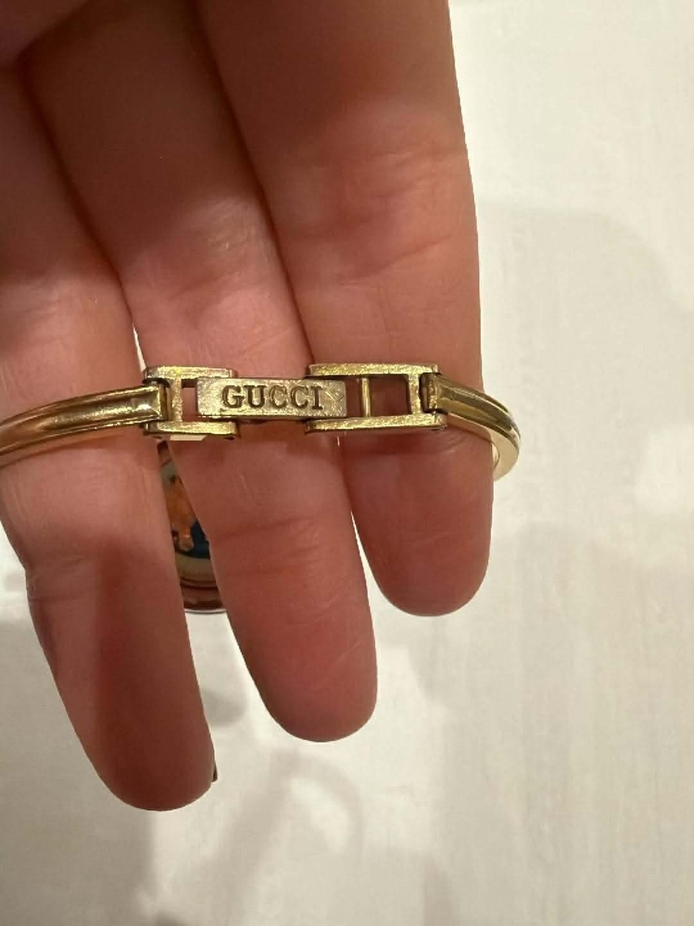 Gucci Bezel Gold-Tone Bangle Watch with 1 Black Bezel - Picture 3 of 9